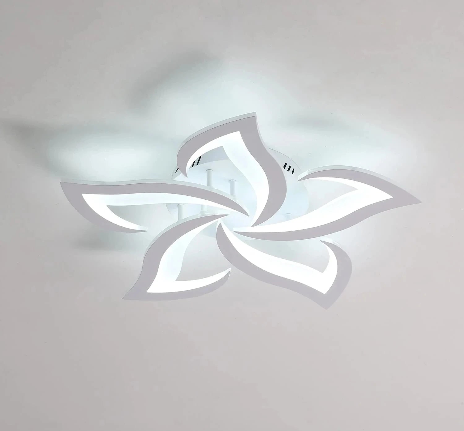 Blossom Max – Nowoczesna Lampa Sufitowa LED (5 Płatków)